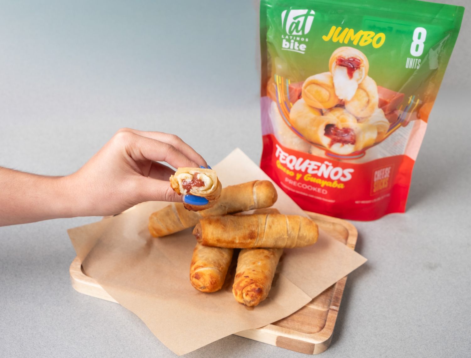 Tequeños Guayaba y Queso 4 unit ( 4 unit guava and cheese sticks)