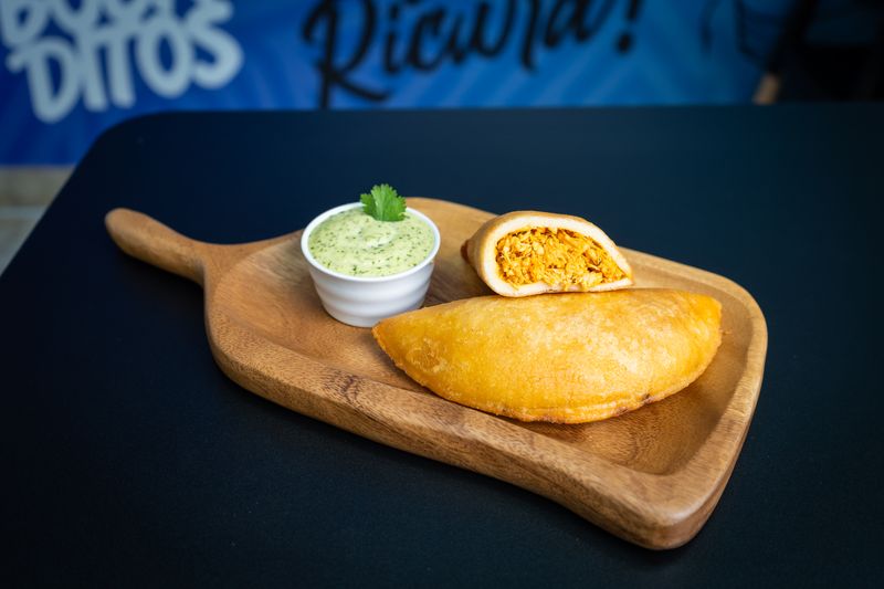 EMPANADAS FRITAS POLLO MECHADO EMPANADAS FRITAS POLLO MECHADO