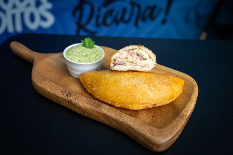 EMPANADAS FRITAS JAMÓN Y QUESO EMPANADAS FRITAS JAMÓN Y QUESO