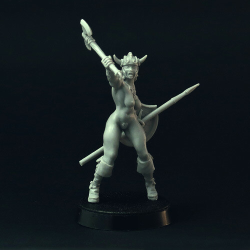 Female Barbarian miniature, amazon 28mm resin