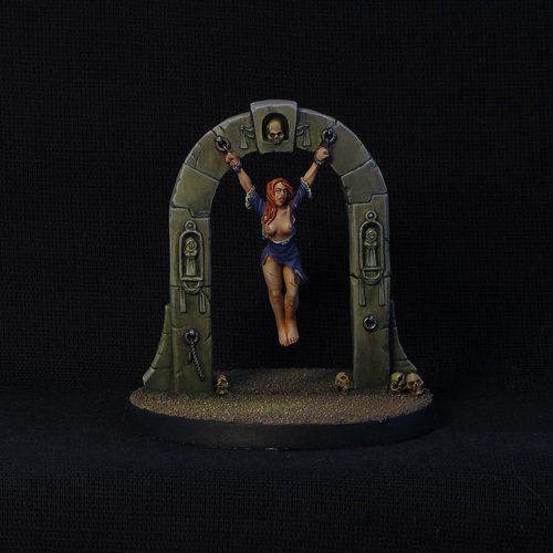 Arch, torture victim miniature, 28 mm scale, resin.