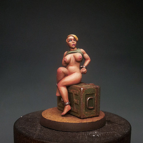 Female Captive Guard slave girl 28 mm miniature