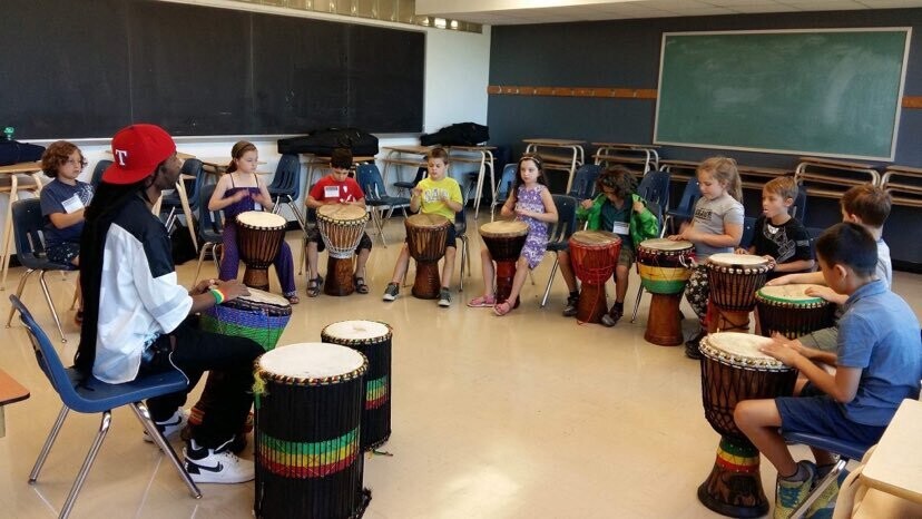 🥁 Atelier Djembé pour Tout-Petits – Éveil Musical et Rythmes d’Afrique ! 🎶
