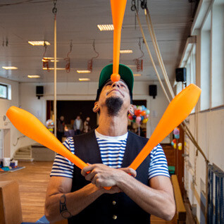 🎪🤹‍♂️ Initiez-vous à la Jonglerie avec Notre Atelier Interactif ! 🤹‍♀️🎪