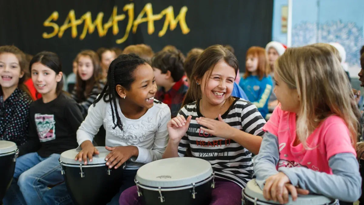 🪘 Atelier de djembé – pour grands groupes