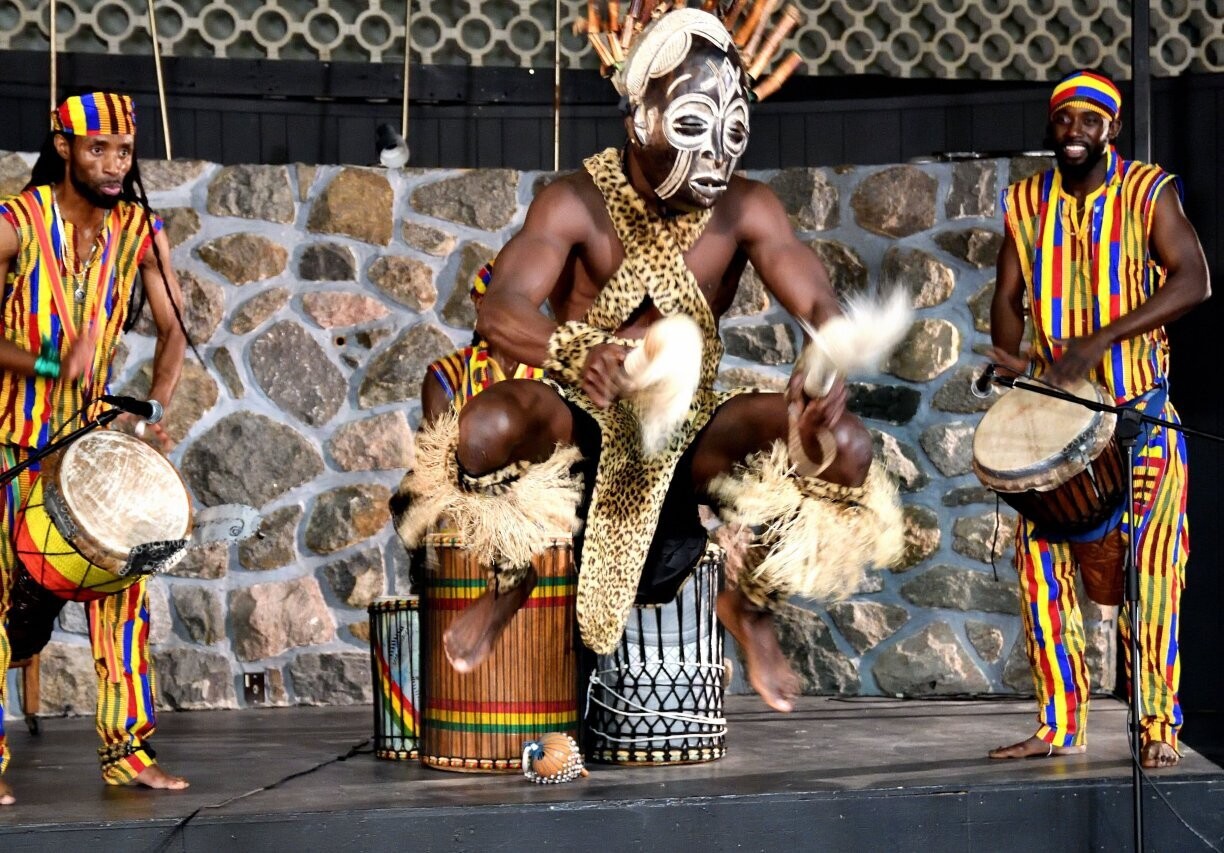 Dounyia Percussions – Spectacle Époustouflant de Musique, Danse et acrobaties Africaines 🎶💃