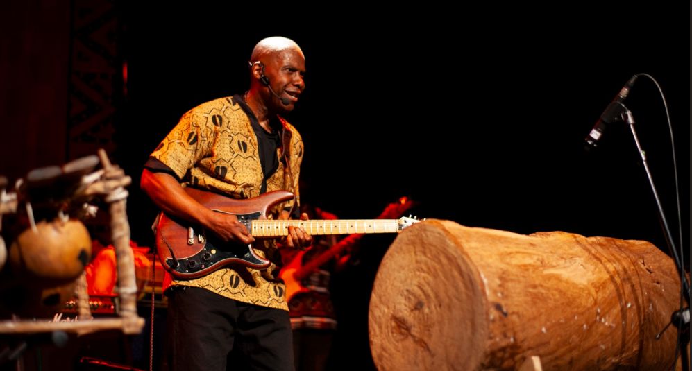 Tòòdana – Un Voyage Musical Unique avec Atna Njock 🎶