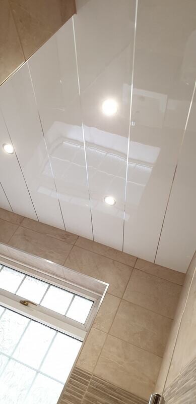 GLOSS WHITE WITH SINGLE SILVER STRIP  (250MM pack of 5)
