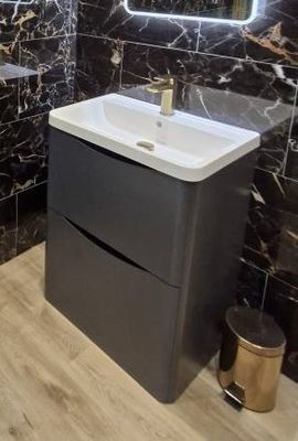 FREESTANDING FURNITURE