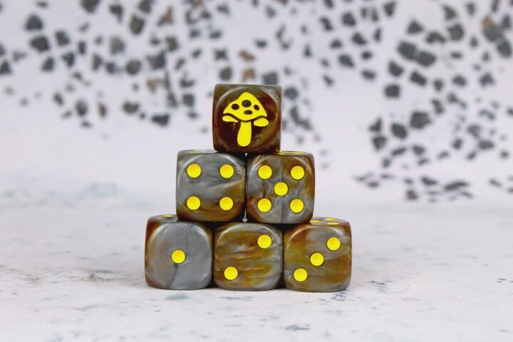 Shroom Yellow 16mm Dice