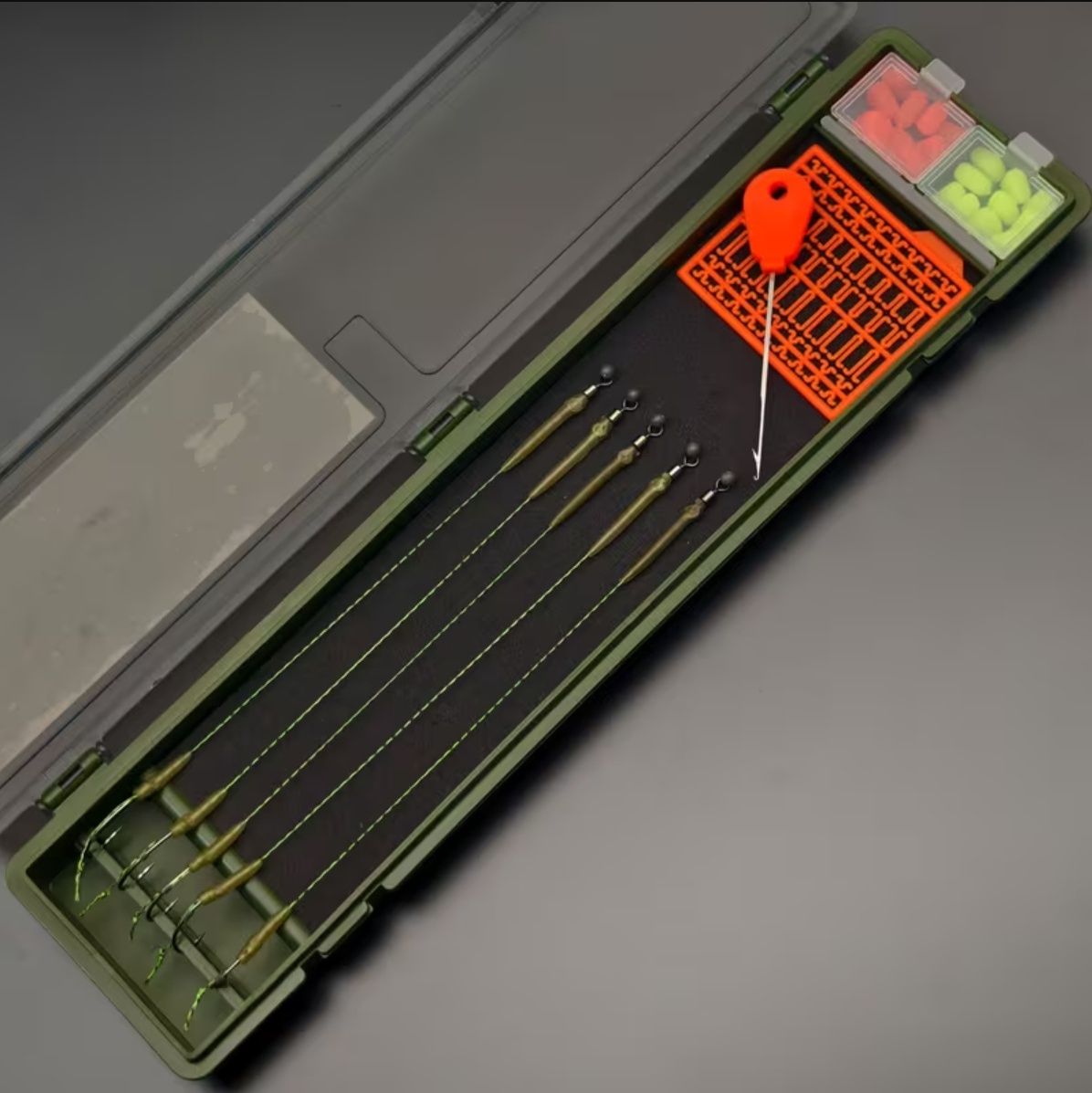 89pcs Carp Fishing Accessories Organizer Box Including 5pcs Hair Rigs with Hook of Size 2#, 4#, 6#, 8#, 1pc Carp Fishing Tackle Rigging Baiting Needles, 20pcs Carp Baits, 63pcs Carp Fishing Bait Stopp