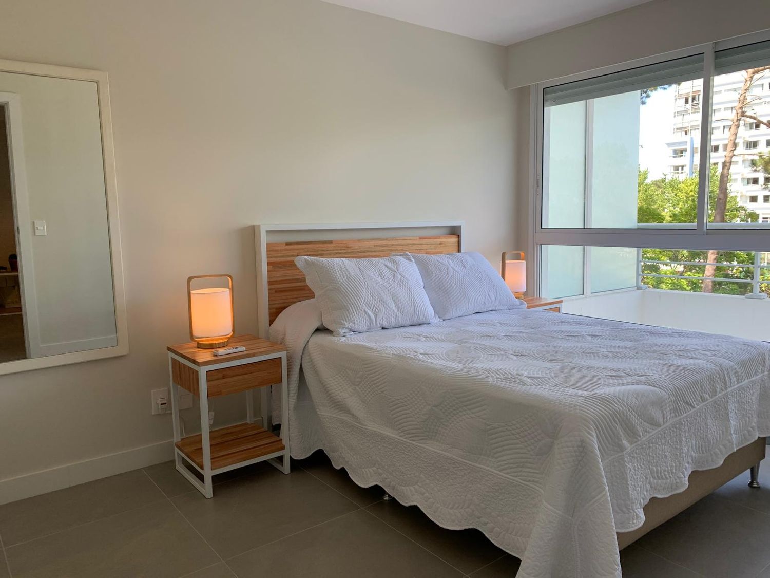 X2 MESAS DE LUZ + RESPALDO