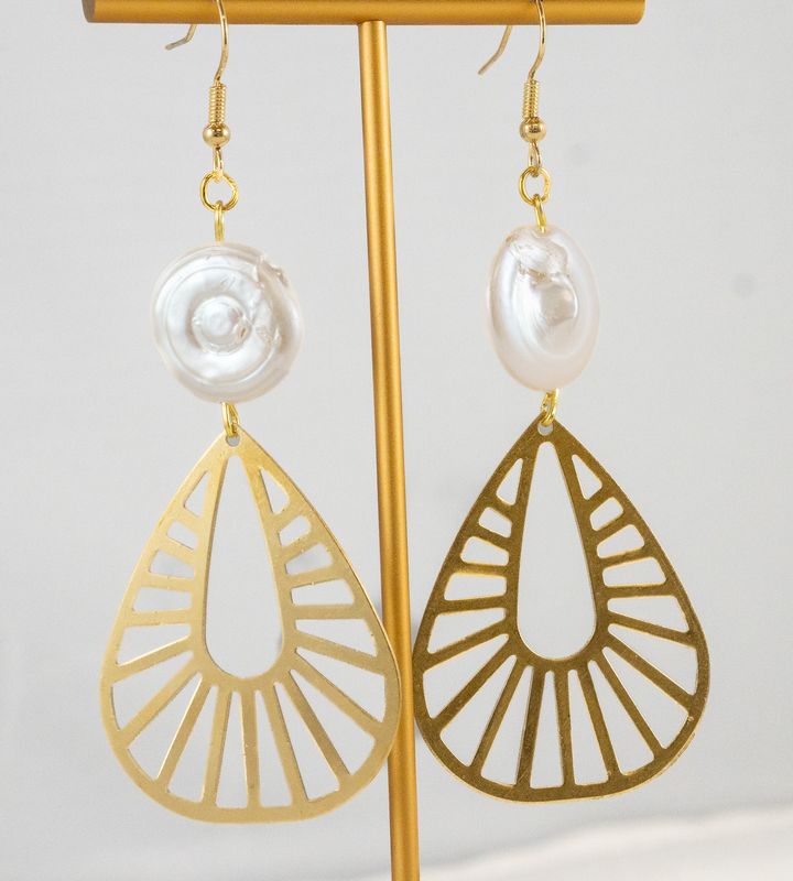 Gold Earrings w/Coin Pearl Accent