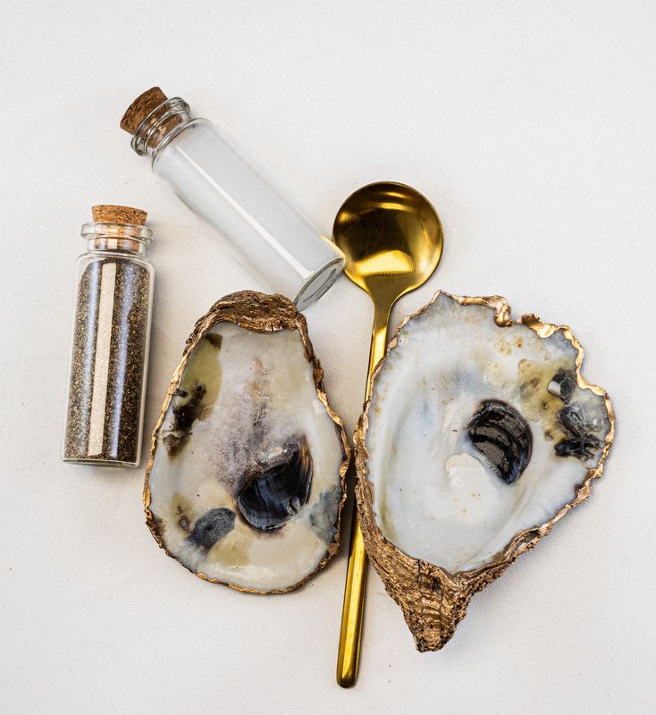 Oyster Salt/Pepper dish