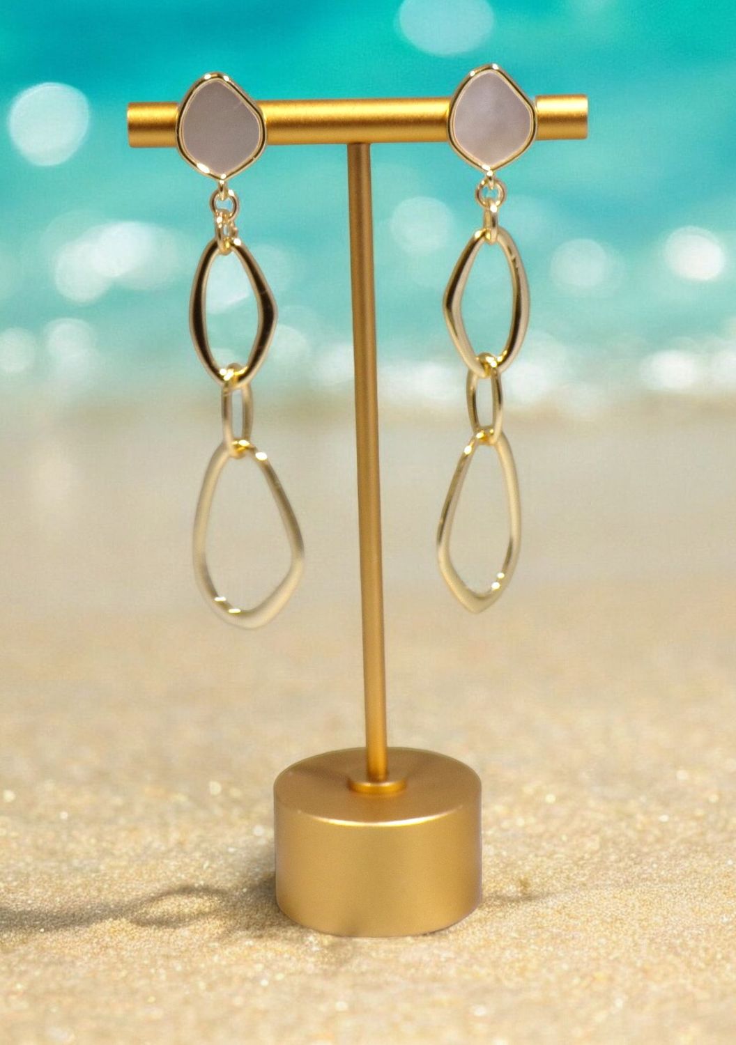 Beatrice earrings, color: Gold