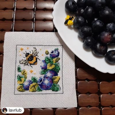 Blueberry bumblebee cross stitch pattern