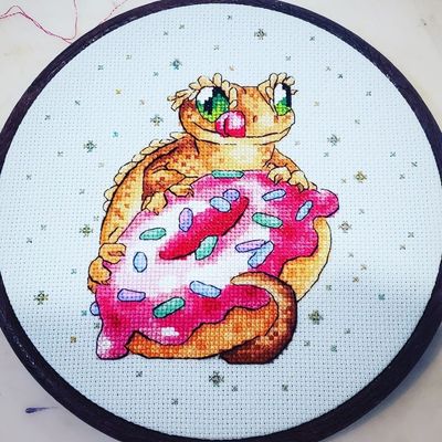 Donut gecko cross stitch pattern