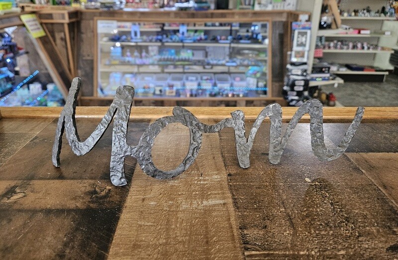 Metal Mom Sign