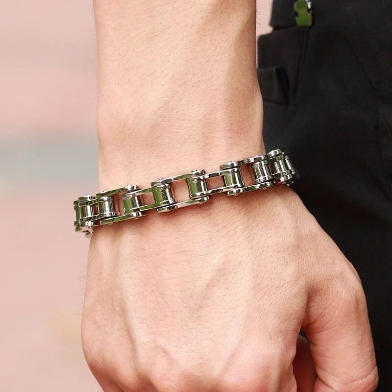 Brazalete Motociclista de Acero Inoxidable para Hombre: Diseño de Cadena de Motocicleta