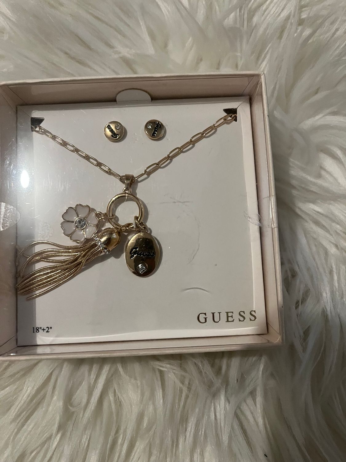 Guess necklace Set