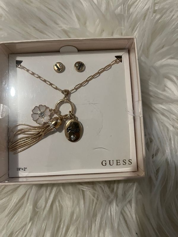 Guess necklace Set