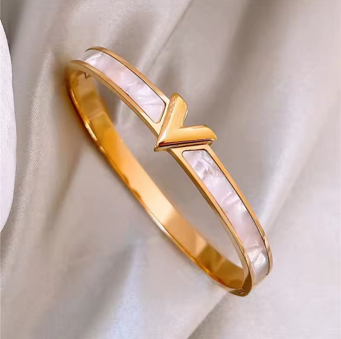 316L Stainless Steel Letter V Bangles&amp;bracelets