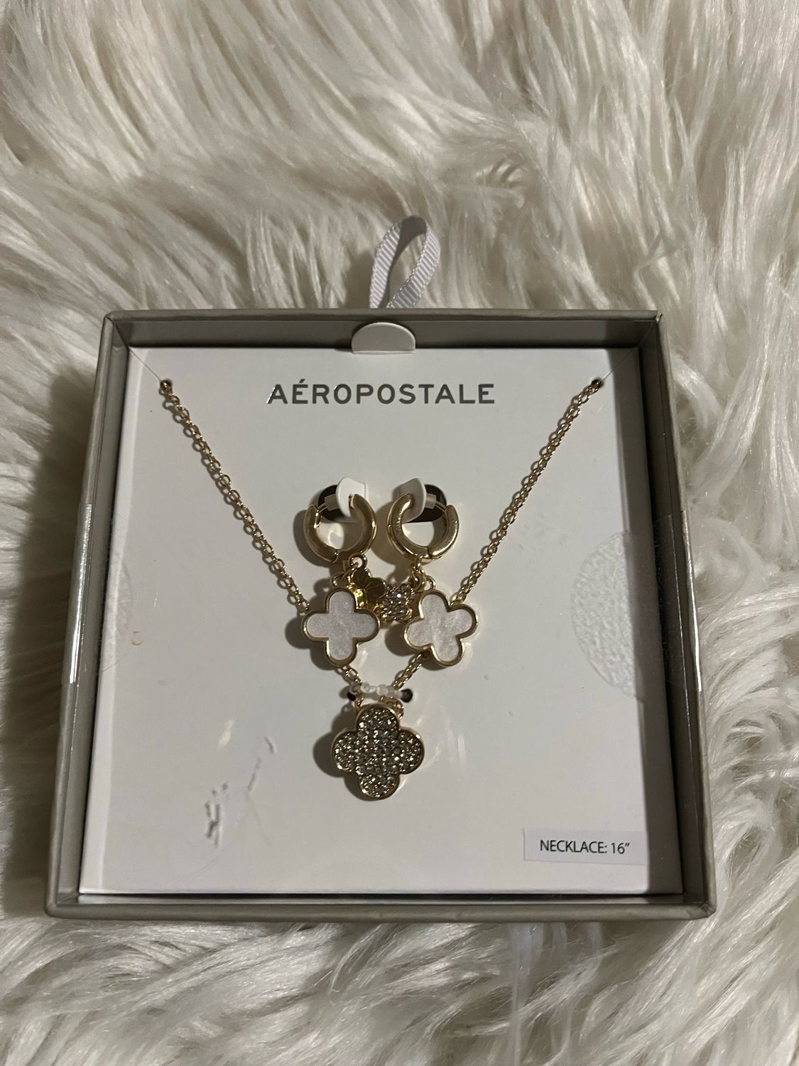 Aeropostale Chain Set