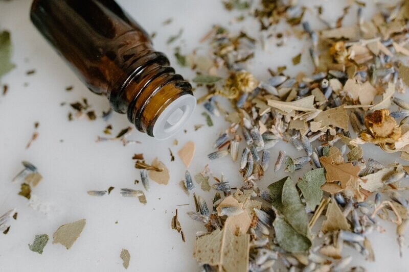 Holistic Essential Oil Course - คอร์สเรียนทุกองค์ความรู้จากน้ำมันหอมระเหย