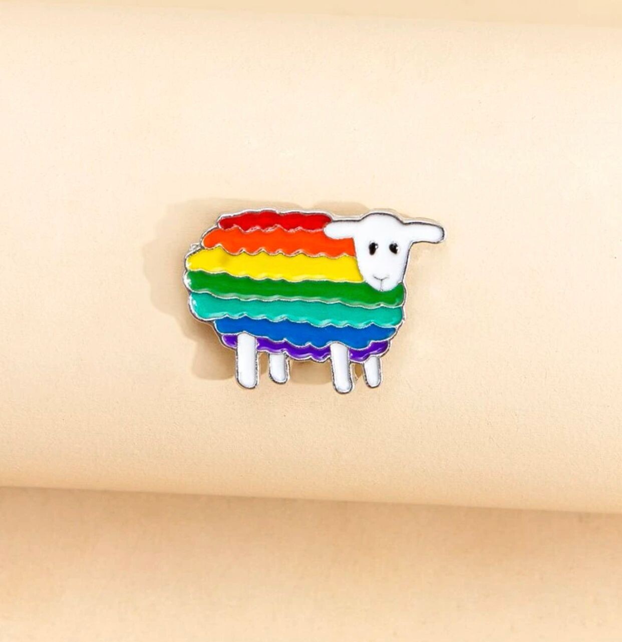 Pin/ oveja con rayas de arcoíris
