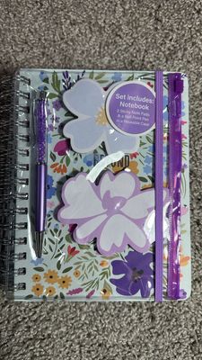 Libreta de flores con bolsa, notas y pluma, morada /EUA