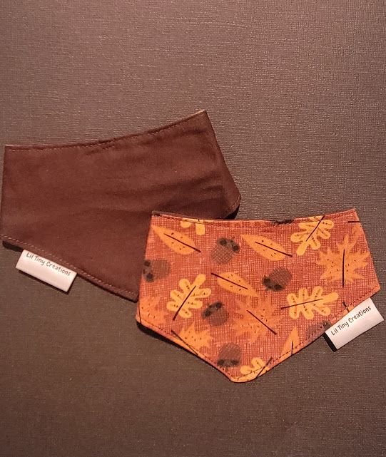Reversible Animal Bandana: Acorn &amp; Leaves/Mocha