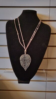 Necklac e- Filagree Leaf