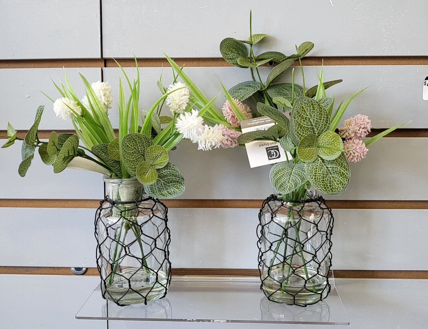 Vase w/flowers