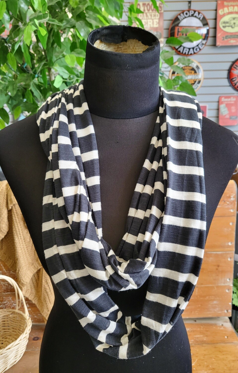 Scarf- infinity  Blk/Wh Stripe