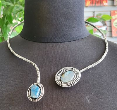 Necklace-Twisted Wire Blue Stone