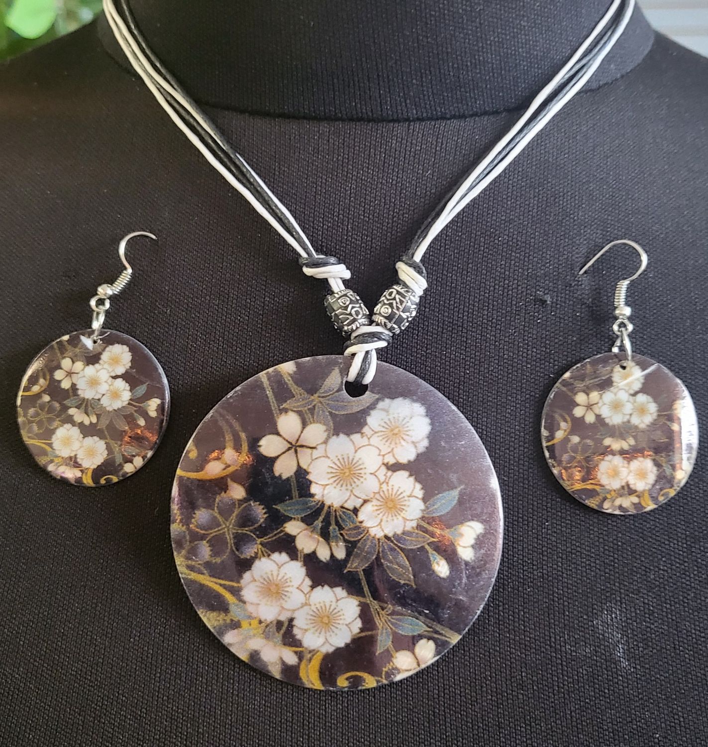 Necklace &amp; Earrings - Floral