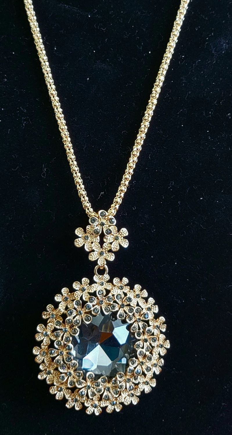 Necklace - Flower Pendant
