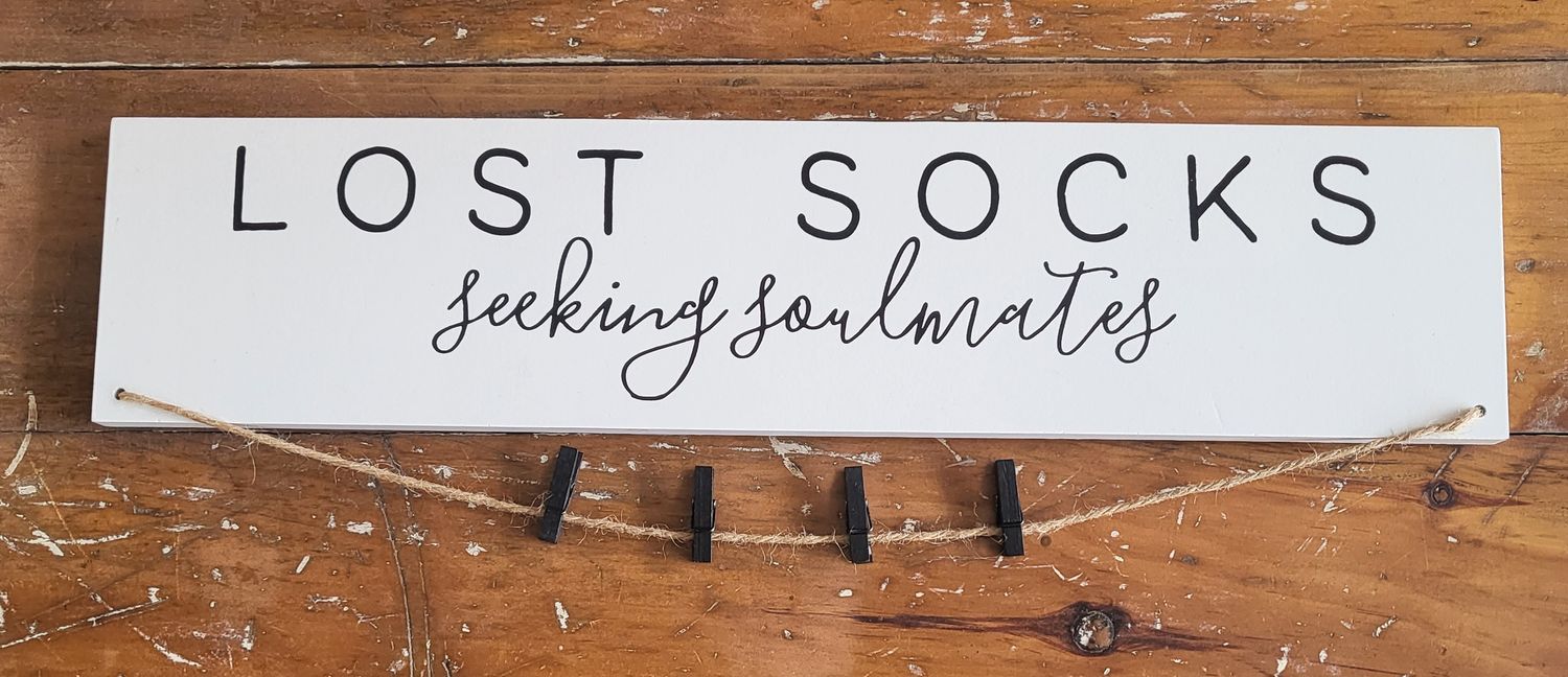 Sign - wood &quot;Lost Socks&quot;