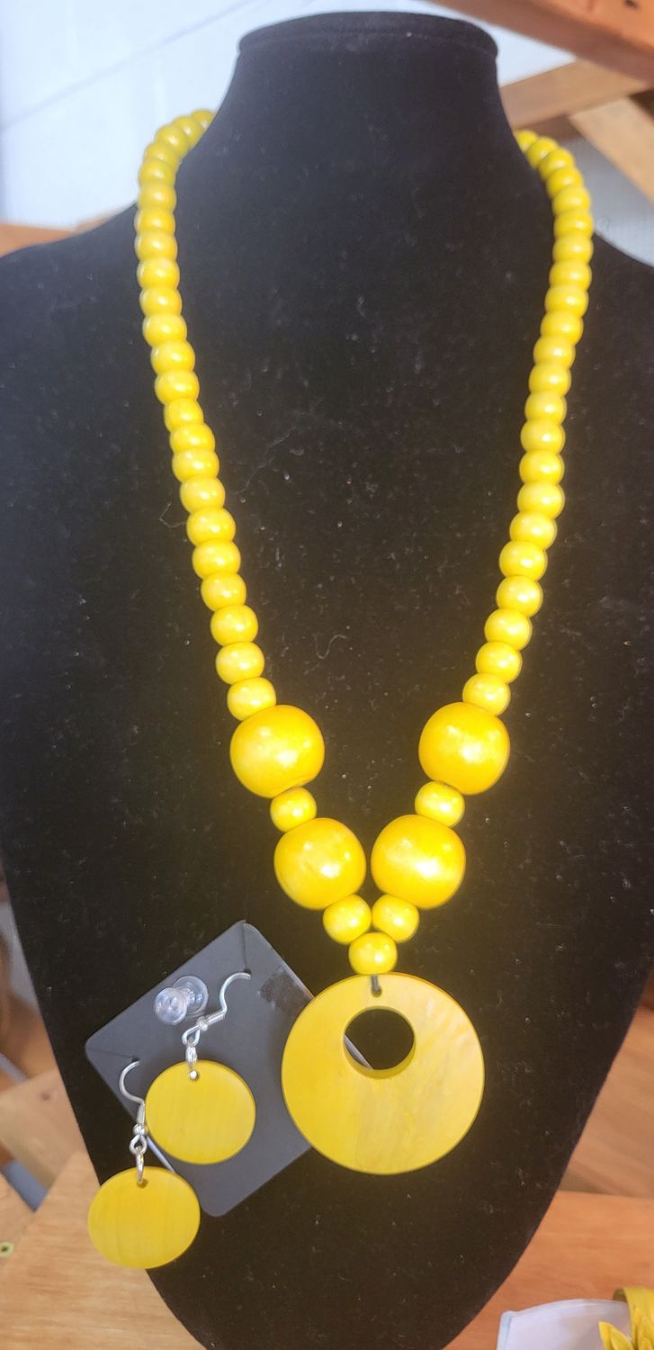 Necklace &amp; Earrings - Yellow