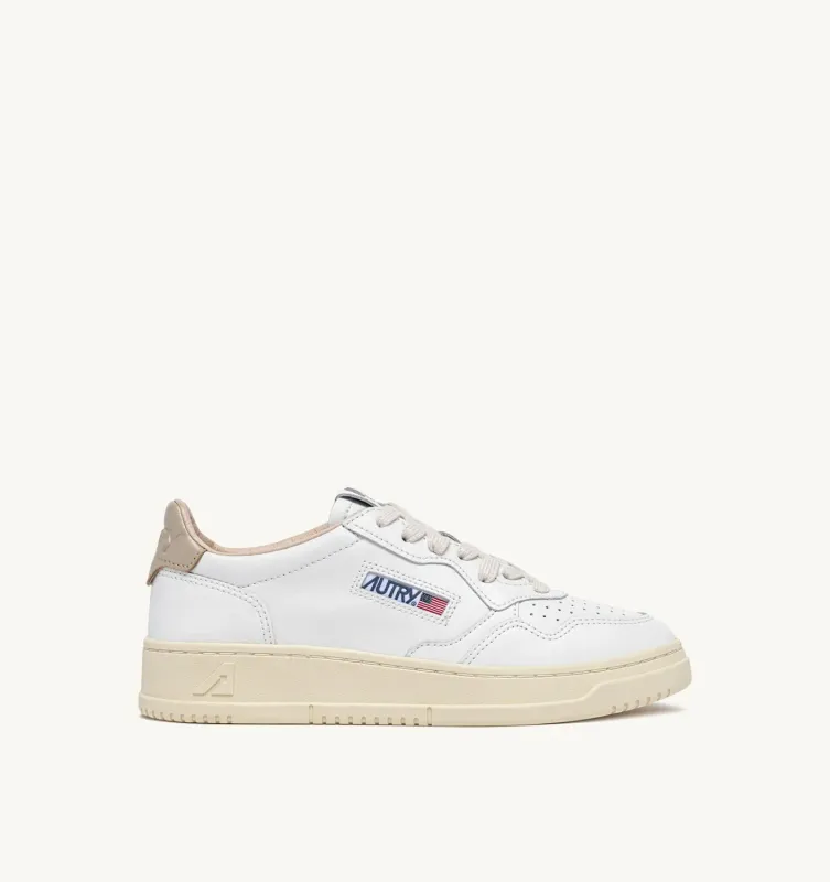 Autry Sneaker Medalist Low aus Leder in Weiß und Tidal Foam AULW LL87