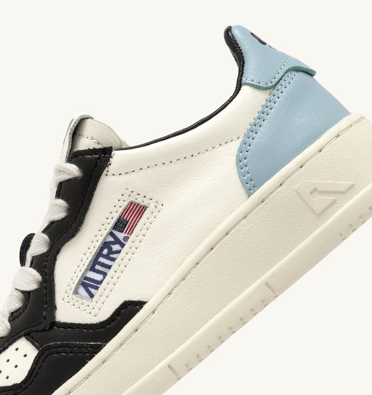 Autry Sneakers Kinder Medalist Low Aus Leder In Weiß, Schwarz Und Blau KULK 3F01