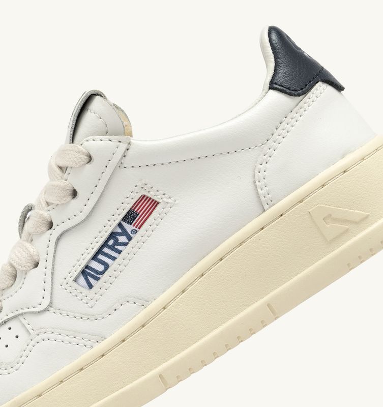 Autry Sneakers Kinder Medalist Low Aus Leder In Weiß Und Blau KULK-FF01