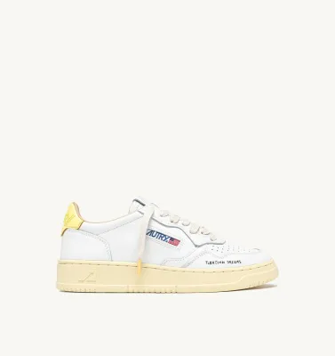 Autry Sneaker Medalist Low aus Leder in Weiß und Lemon Meringue AULW-DL02
