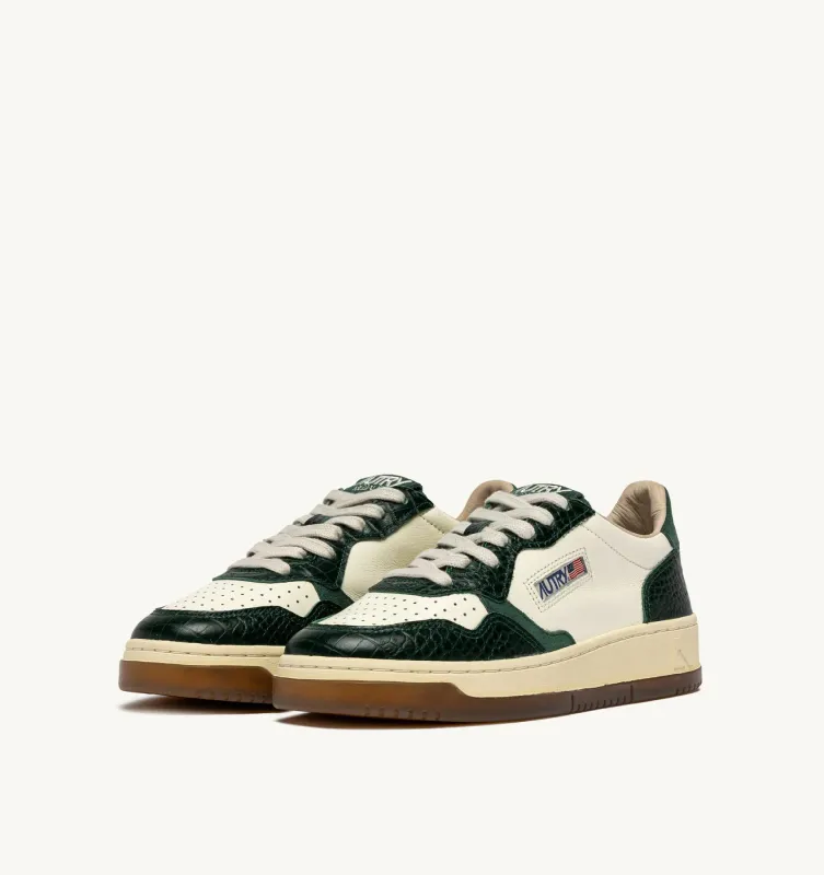 Autry Sneaker Medalist Low aus Leder in Marshmallow und Grün AULW-CZ02