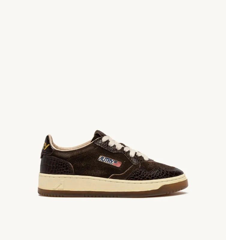 Autry Sneaker Medalist Low aus Wildleder und Leder in Mustang und Marrone AULW-CJ01 Autry Sneaker Medalist Low aus Wildleder und Leder in Mustang und Marrone AULW-CJ01