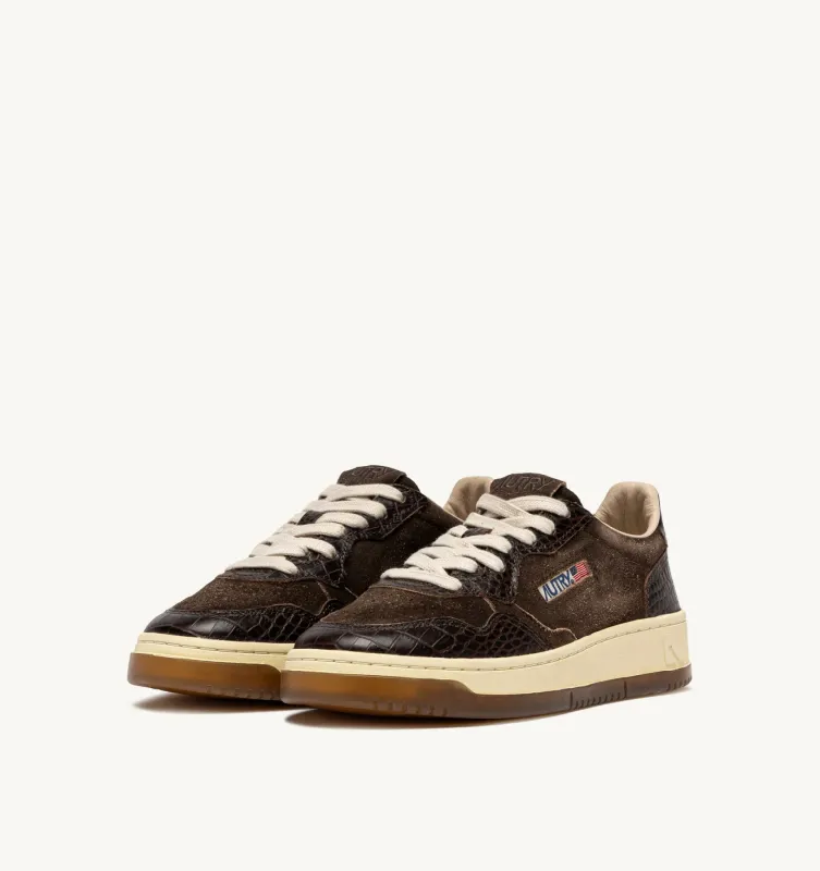 Autry Sneaker Medalist Low aus Wildleder und Leder in Mustang und Marrone AULW-CJ01