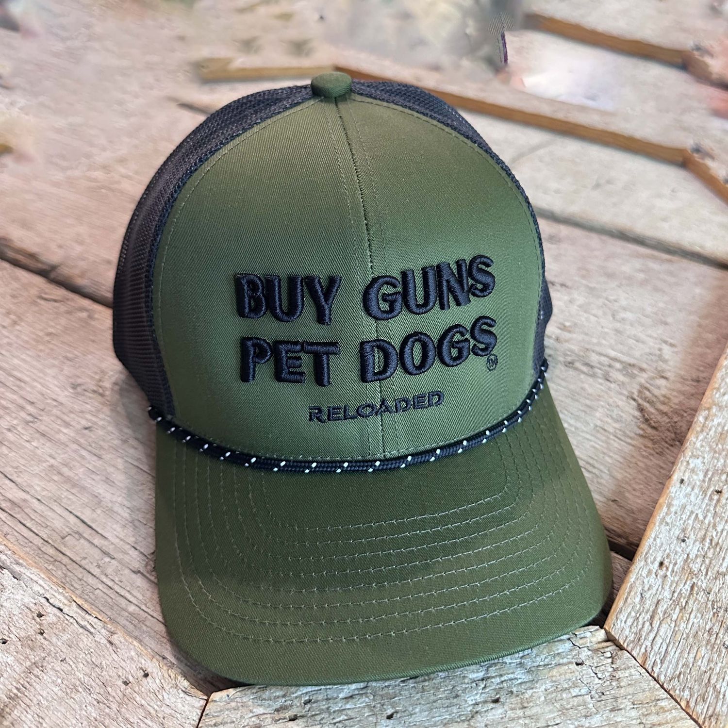 BUY GUNS PET DOGS ™ Green Black Banded Trucker Hat