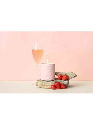 Bougie de massage Fraises et Champagne 220ml - HighOnLove Bougie de massage Fraises et Champagne 220ml - HighOnLove