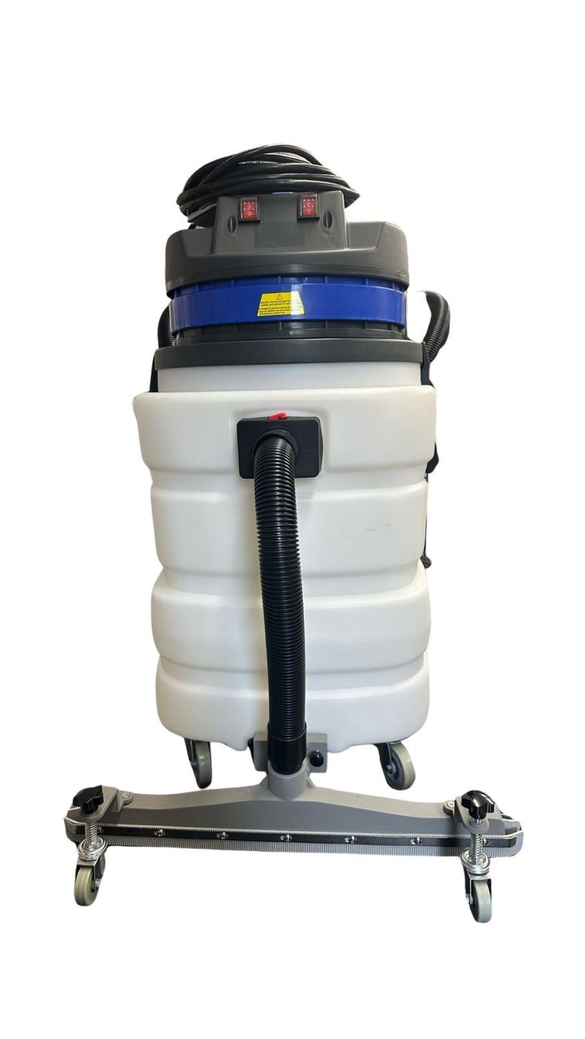 BF591 - 23 Gallon Polyethylene Wet / Dry Vacuum with Toolkit