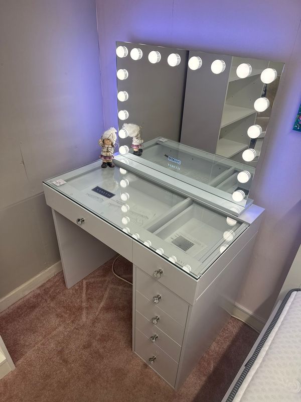 Vanitti Dressing Table – Elegant Design with Mirror
